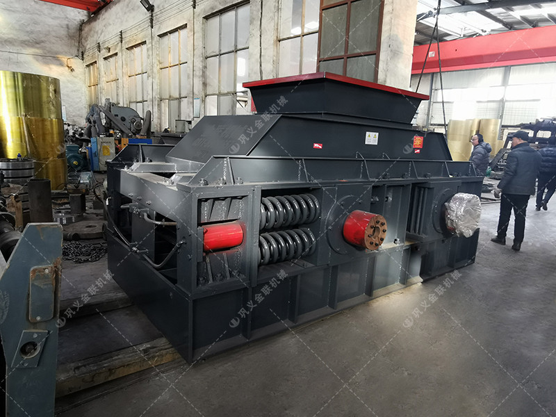 1500x1000大型液壓對輥破碎設備發(fā)貨圖片