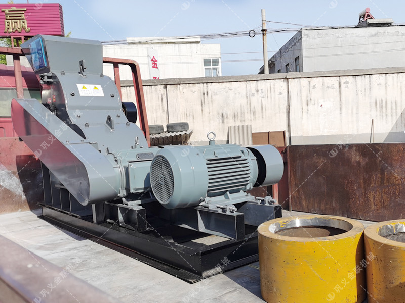 46小型雙級(jí)粉碎機(jī)和破碎機(jī)易損件發(fā)貨