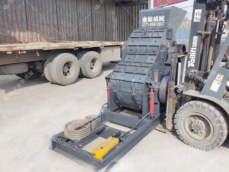 雙級粉碎機(jī)發(fā)往廣東破碎高嶺土