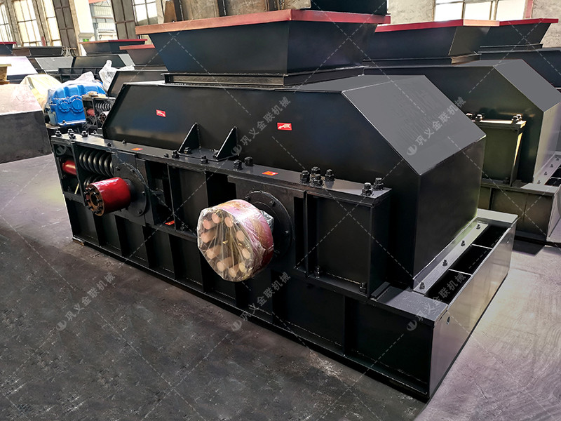 2PG1000×700連軸對(duì)輥破碎機(jī)發(fā)貨現(xiàn)場(chǎng)圖片_發(fā)往廣東_玄武巖制砂