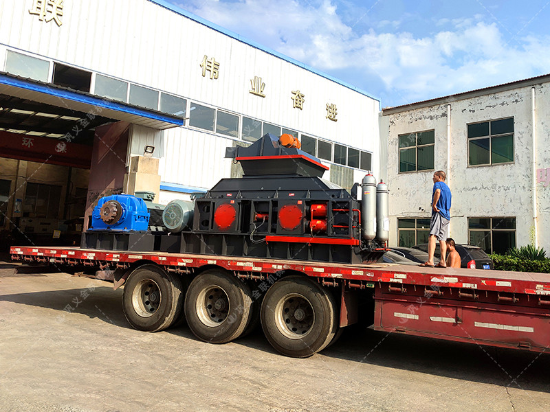 2PG1200x800大型液壓對輥破碎機發(fā)往甘肅