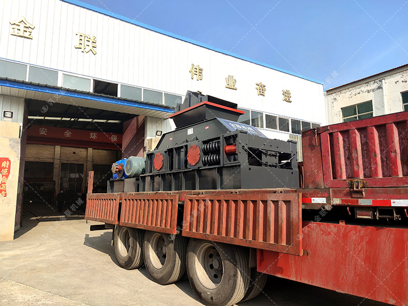 1208型直連式半自動對輥制砂機(jī)發(fā)貨