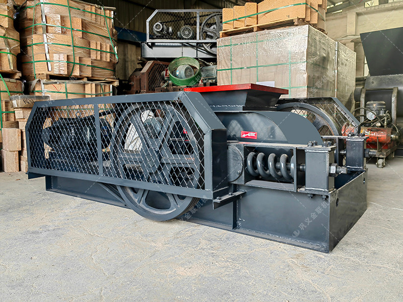 小型400x400對輥破碎機(jī) 破碎機(jī)生產(chǎn)線發(fā)往非洲馬達(dá)加斯加