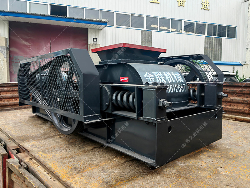 小型400x400對輥破碎機(jī) 破碎機(jī)生產(chǎn)線發(fā)往非洲馬達(dá)加斯加