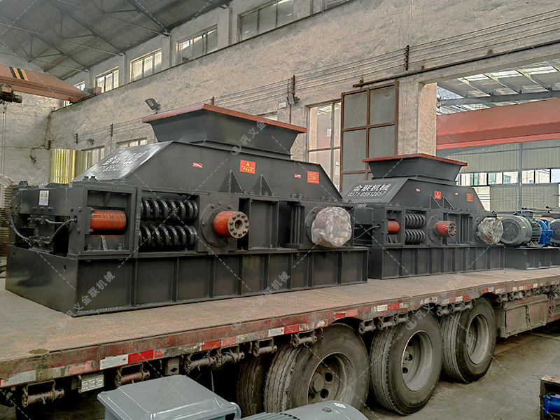 時(shí)產(chǎn)100噸瓜米石對(duì)輥制砂機(jī)有哪些型號(hào)？?jī)r(jià)格多少？