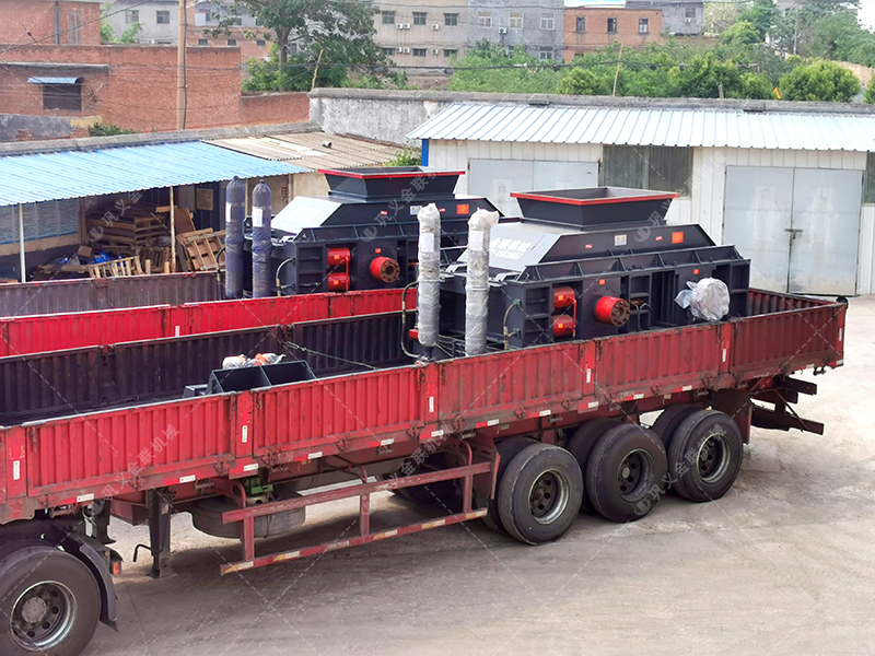 時產(chǎn)100噸和200噸的石灰石生產(chǎn)線，選擇的液壓對輥制砂機有何不同？